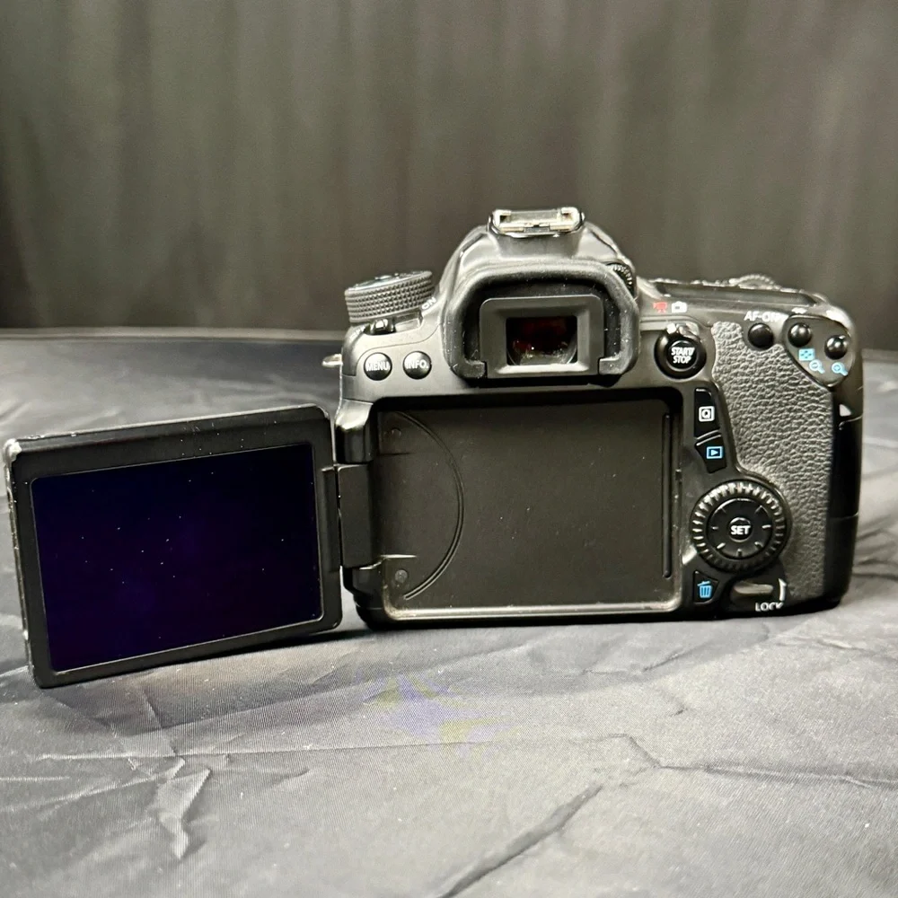 Canon EOS 70D with EFS 18-135mm lens - Excellent Condition